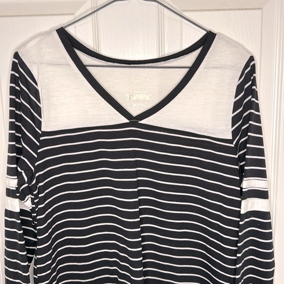 NWOT Woman’s Arizona 3/4 Sleeve Top - Picture 2 of 4